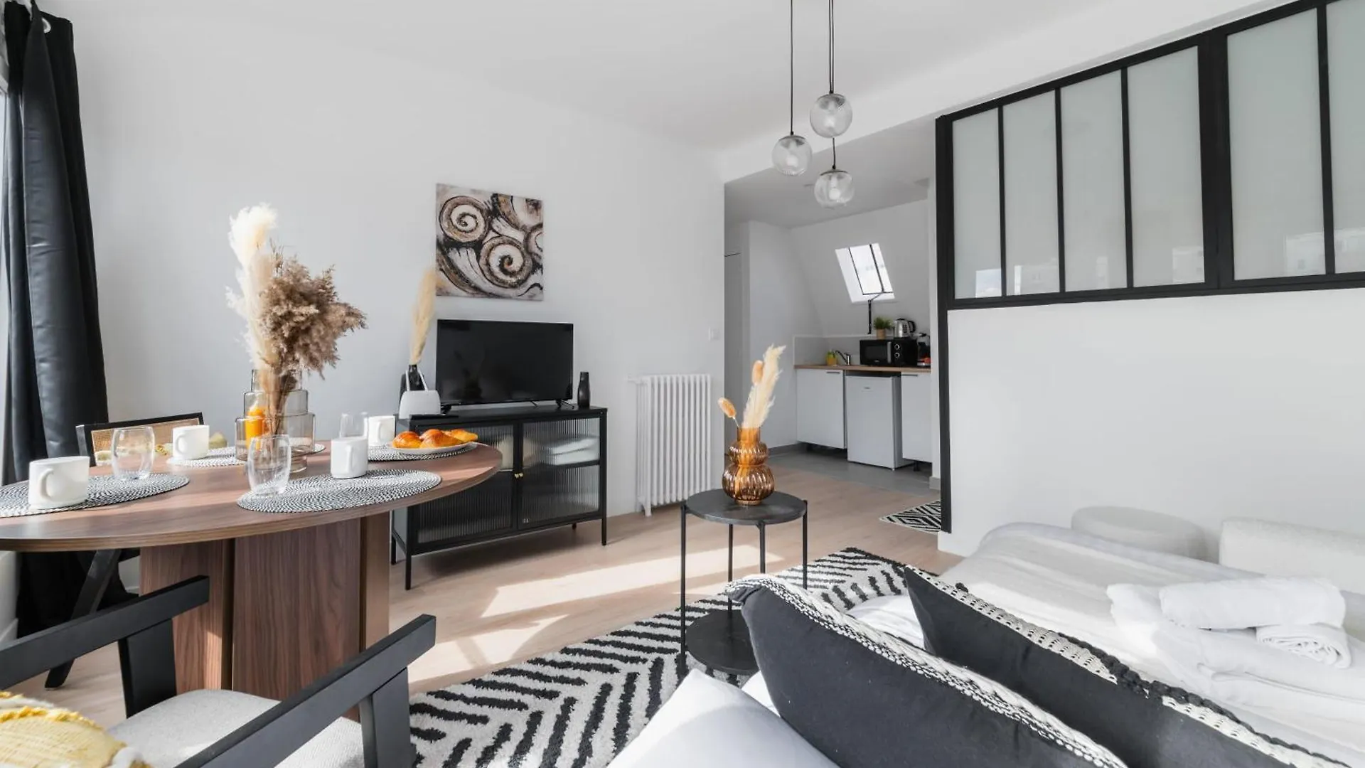 Jolie Studio Loft 35M2 Bien Equipe 4P - Paris 20 Apartment France