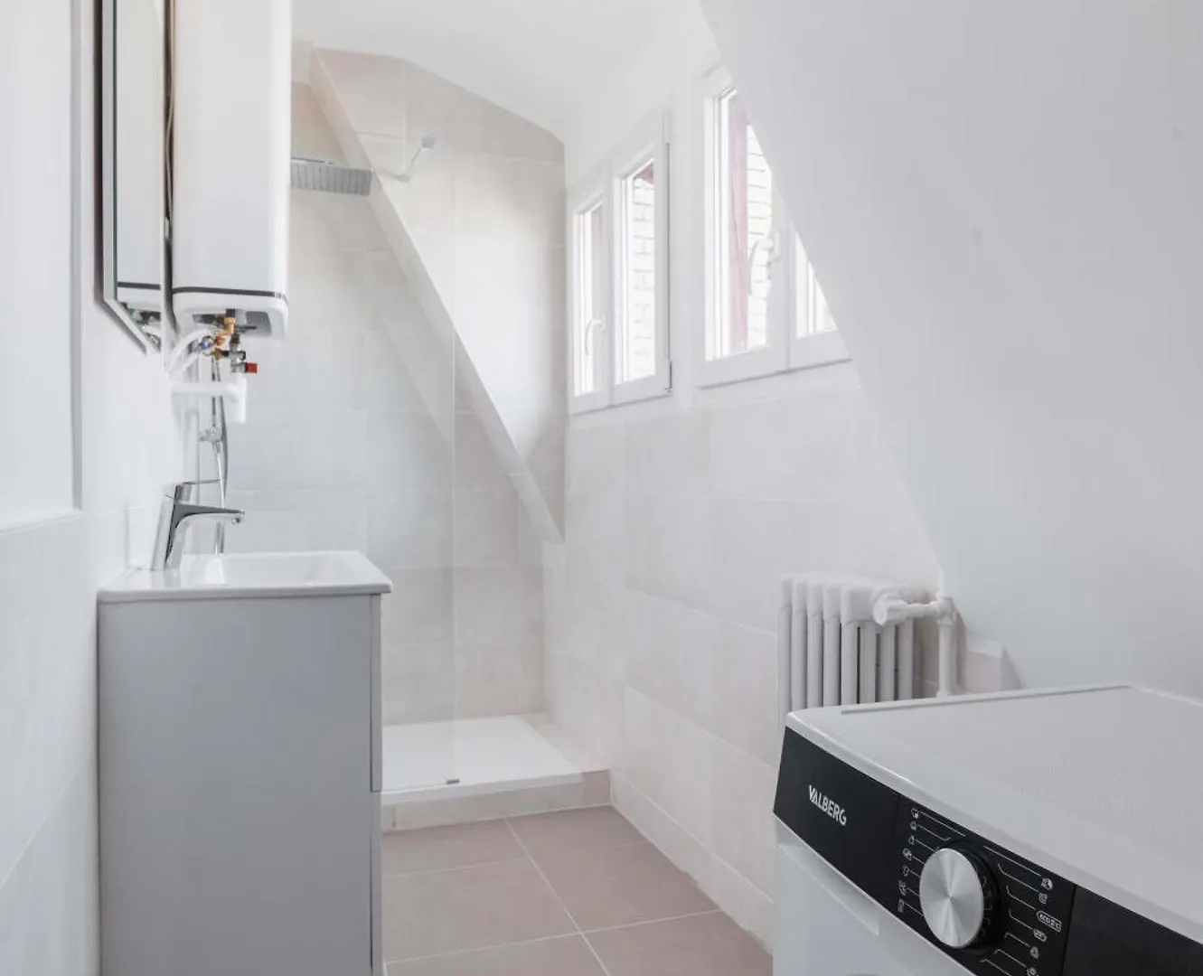 Jolie Studio Loft 35M2 Bien Equipe 4P - Paris 20 Apartment