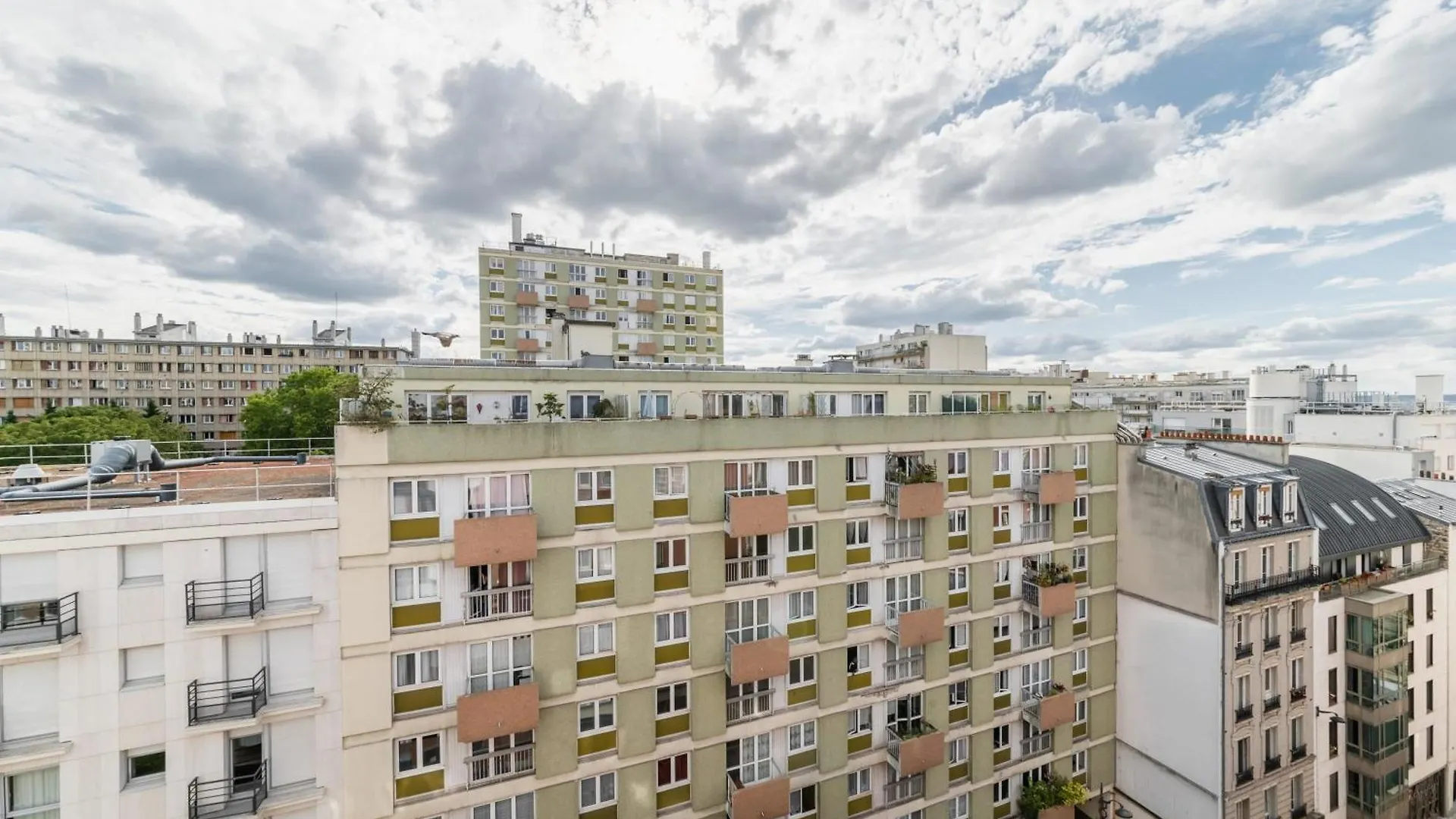 Jolie Studio Loft 35M2 Bien Equipe 4P - Paris 20 Apartment 0*,  France